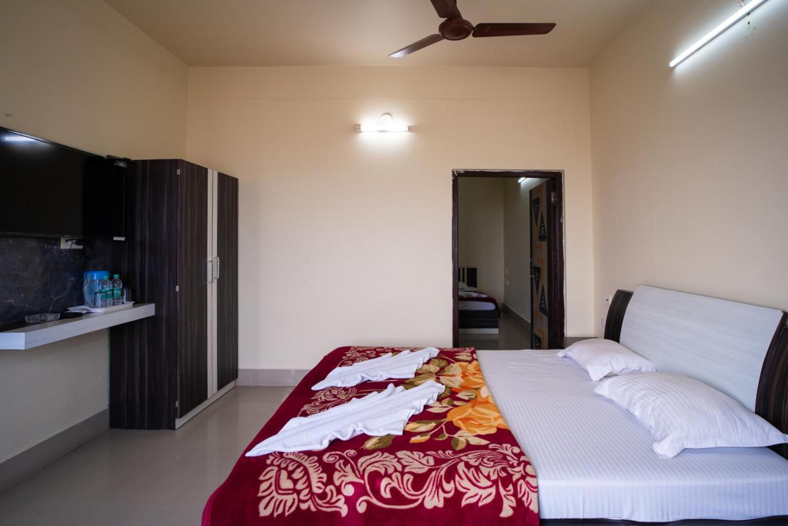 Hotel Nilkantha 曼达莫尼 外观 照片