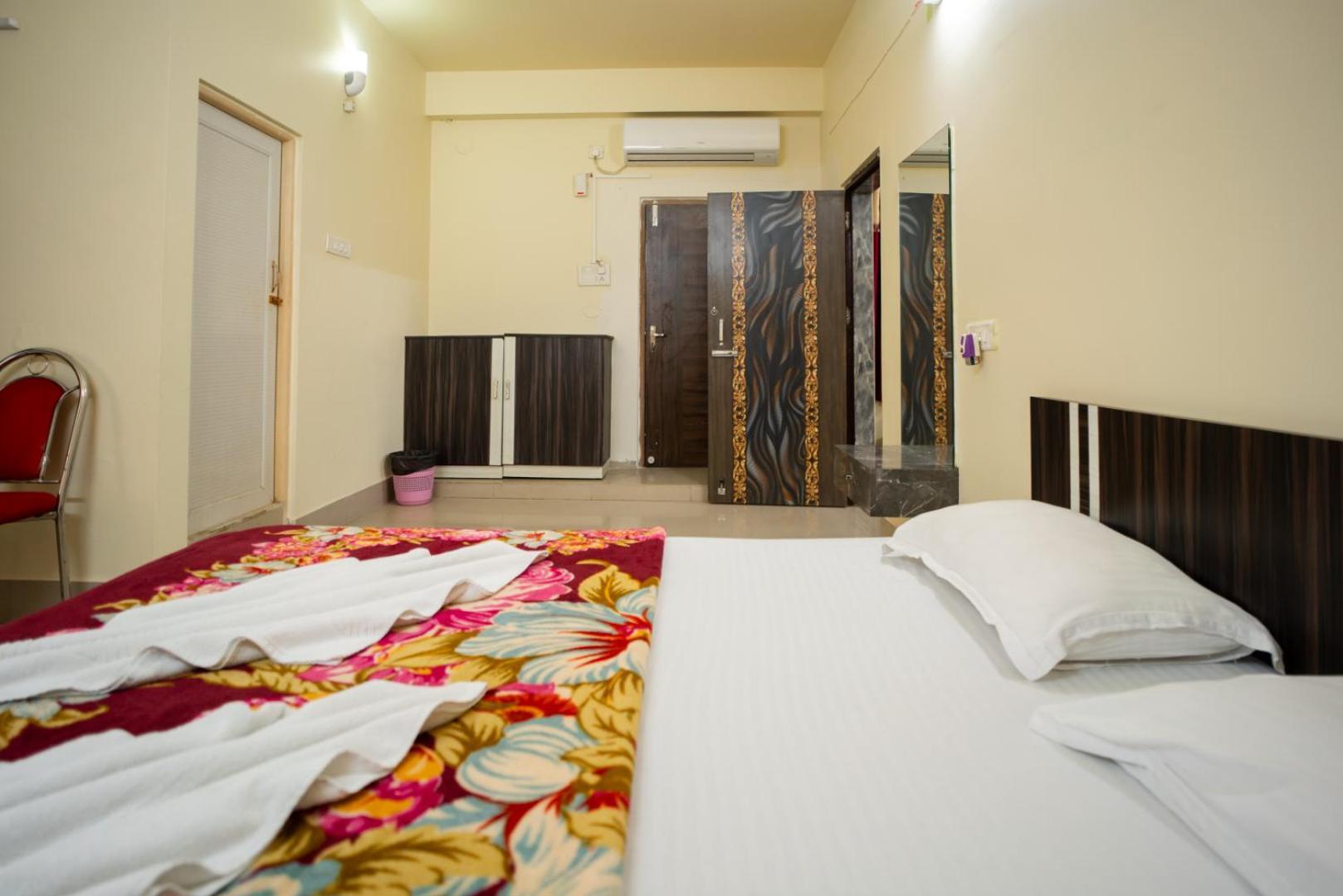 Hotel Nilkantha 曼达莫尼 外观 照片