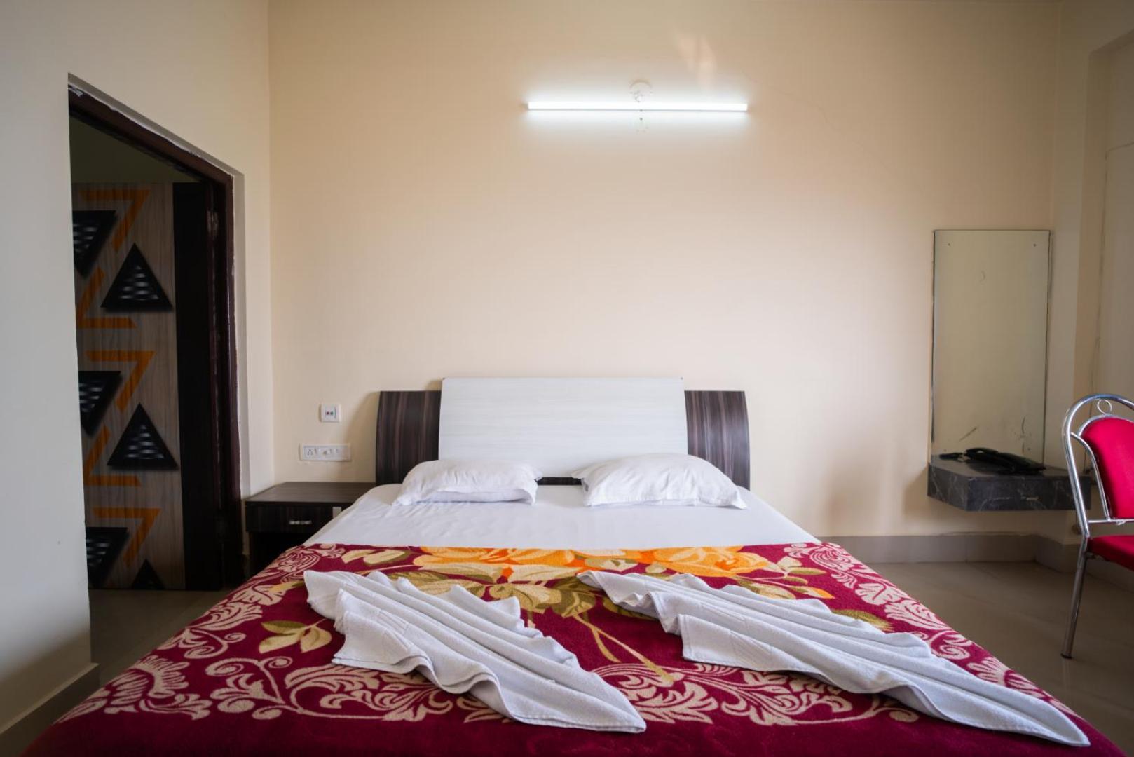 Hotel Nilkantha 曼达莫尼 外观 照片