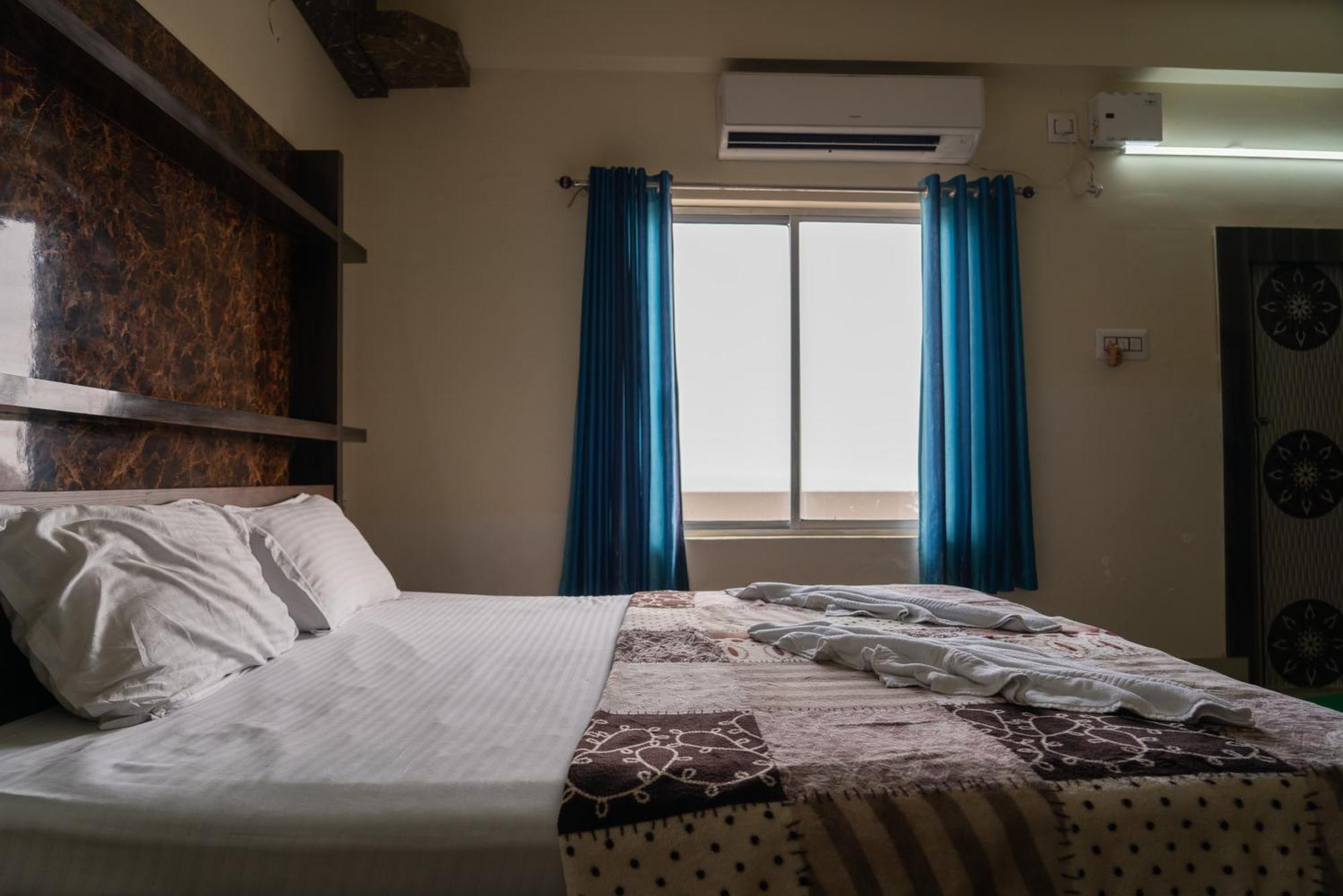 Hotel Nilkantha 曼达莫尼 外观 照片